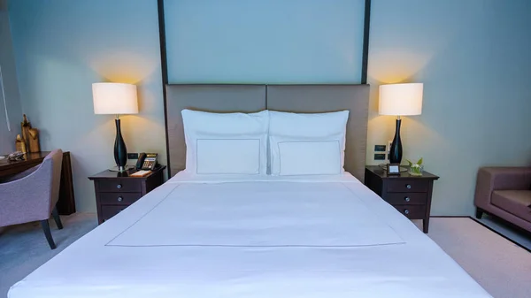 Asian Helles Und Gemütliches Modernes Schlafzimmer Doppelbett — Stockfoto