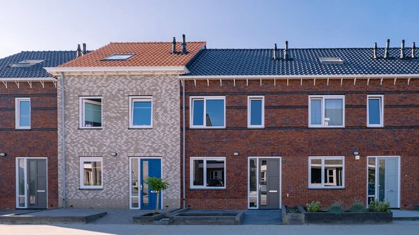 Nederlandse Voorstad Met Moderne Gezinswoningen Nieuwbouw Van Moderne Gezinswoningen Nederland — Stockfoto