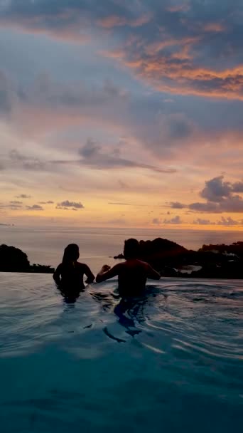 Couple Men Women Luxury Vacation Pool Villa Men Women Swimming — Stock videók
