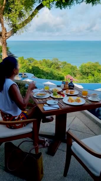 Pequeno Almoço Praia Tailândia Uma Mesa Pequeno Almoço Luxo Com — Vídeo de Stock