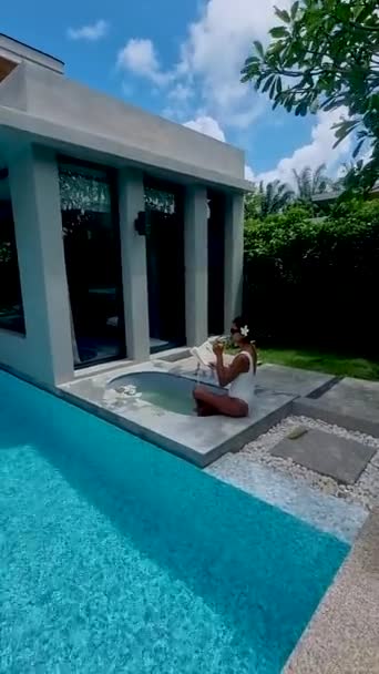 Asian Women Luxury Vacation Pool Villa Woman Swimming Pool Holiday — Video Stock