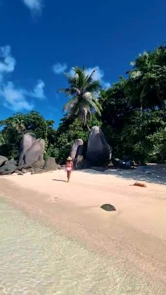 Mahe Seychelles Una Playa Tropical Con Palmeras Océano Azul Mahe — Vídeo de stock