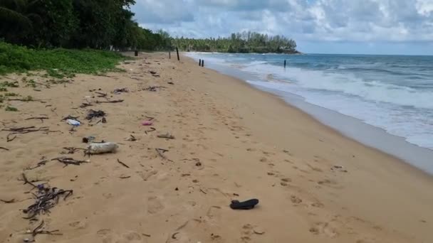 Plastikmüll Strand Von Phuket Thailand Monsunzeit Müll Aus Den Ozeanen — Stockvideo