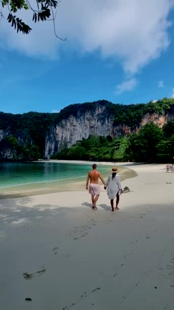 Koh Hong Adası Krabi Tayland Koh Hong Plajında Bir Çift — Stok video