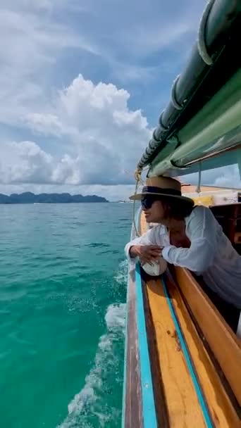 Luksusowy Longtail Łodzi Krabi Tajlandii Koh Hong Island Podróż Tropikalnej — Wideo stockowe