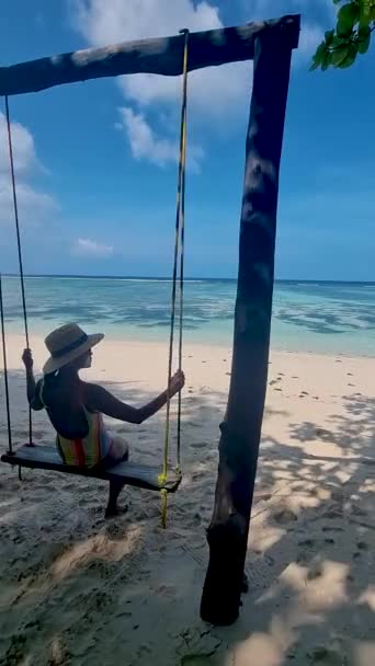 Anse Source Dargent Digue Seychellen Junge Asiatin Einem Tropischen Strand — Stockvideo