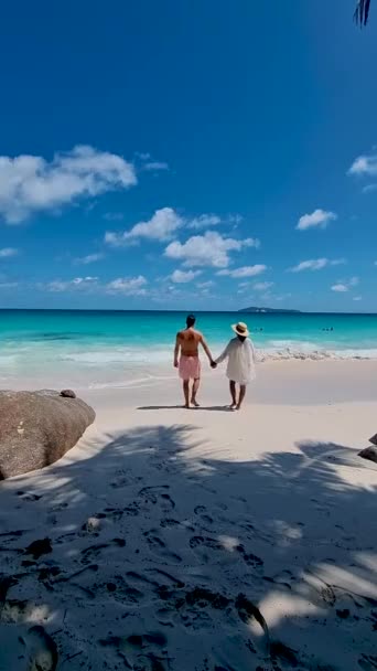 Anse Georgette Praslin Seychelles Young Couple Men Woman Tropical Beach — Stock Video