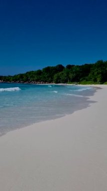 Anse Cocos, La Digue Seyşeller, Seyşeller 'de lüks bir tatil sırasında tropikal plaj. - Evet. Tropik sahil Seycghelles