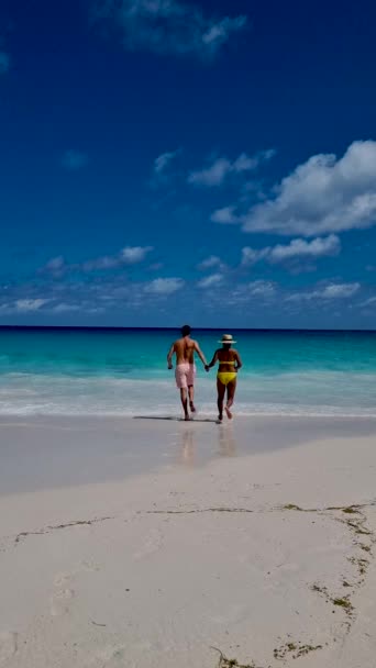 Anse Georgette Praslin Seychelles Young Couple Men Woman Tropical Beach — Vídeo de Stock