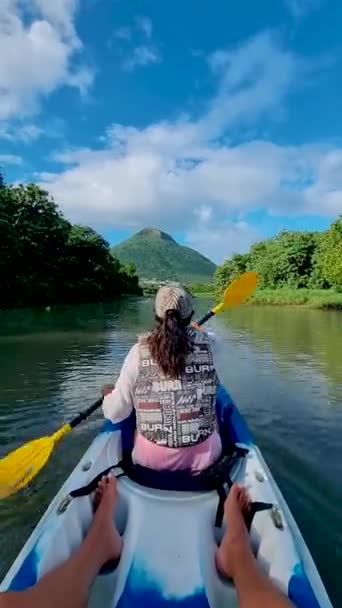 Mauricio Vacaciones Pareja Hombre Mujer Kayak Océano Azul Mauricio — Vídeo de stock