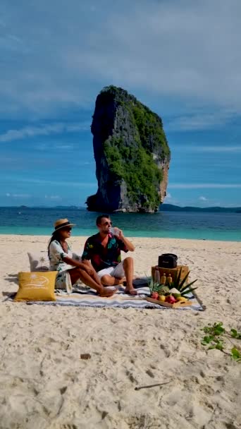 Пода Крабі Таїланд Жінка Азії Європейці Які Проводять Пікнік Тропічному — стокове відео