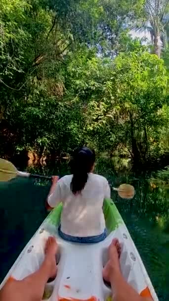 Coppia Kayak Nella Giungla Krabi Thailandia Uomini Donne Kayak Una — Video Stock