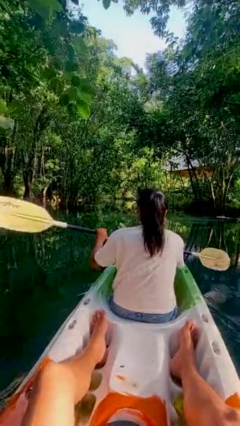 Couple Kayak Dans Jungle Krabi Thaïlande Hommes Femmes Kayak Dans — Video