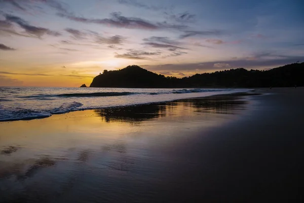 Kantiang Bay Ηλιοβασίλεμα Στο Koh Lanta Krabi Ταϊλάνδη Στην Παραλία — Φωτογραφία Αρχείου