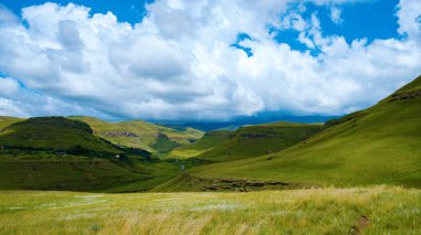 Drakensberg Giant Castle South Africa, Drakensberg mountain, Central Drakensberg Kwazulu Natal, green mountains in South Africa, world view hike. 