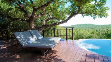 Güney Afrika Kwazulu natal, Savanah arazisinde lüks bir safari kulübesi.