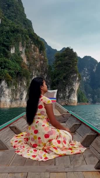 Khao Sok Thailand Woman Longtail Boat Khao Sok National Park — Vídeos de Stock