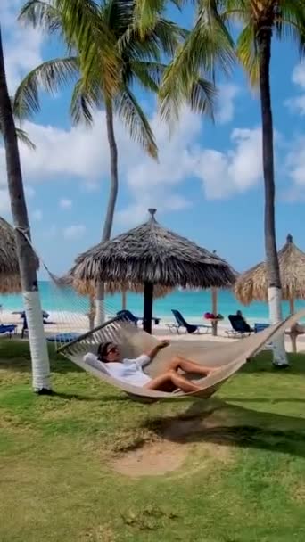 Mulher Uma Rede Praia Aruba Ilha Tropical Caribe — Vídeo de Stock
