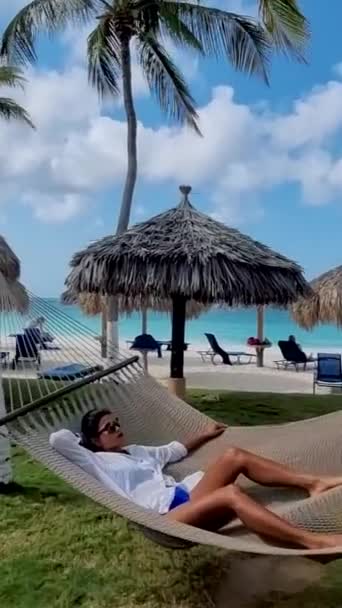 Mulher Uma Rede Praia Aruba Ilha Tropical Caribe — Vídeo de Stock