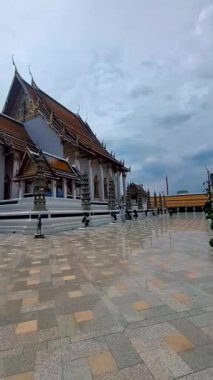 Wat Suthat Thepwararam Ratchaworahawihan Tayland 'ın başkenti Bangkok' taki kraliyet tapınağıdır..
