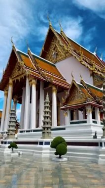 Wat Suthat Thepwararam Ratchaworahawihan Tayland 'ın başkenti Bangkok' taki kraliyet tapınağıdır..