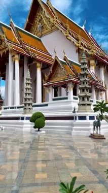 Wat Suthat Thepwararam Ratchaworahawihan Tayland 'ın başkenti Bangkok' taki kraliyet tapınağıdır..