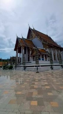 Wat Suthat Thepwararam Ratchaworahawihan Tayland 'ın başkenti Bangkok' taki kraliyet tapınağıdır..