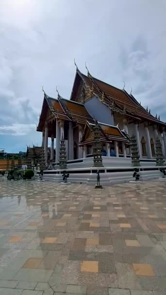 Wat Suthat Thepwararam Ratchaworahawihan Royal Temple Capital City Bangkok Thailand — Stok video