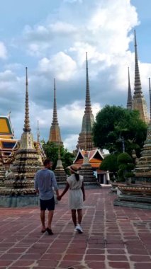 Wat Pho yaslanan Buda Tapınağı, Tayland 'ın başkenti Bangkok' taki kraliyet tapınağıdır..