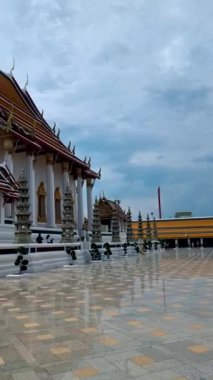 Wat Suthat Thepwararam Ratchaworahawihan Tayland 'ın başkenti Bangkok' taki kraliyet tapınağıdır..