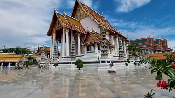 Wat Suthat Thepwararam Ratchaworahawihan Royal Temple Capital City Bangkok Thailand — Stockvideo