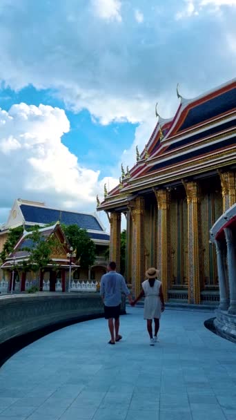 Wat Ratchabophit Royal Temple Capital City Bangkok Thailand Couple Asian — Wideo stockowe