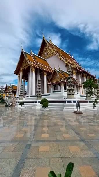 Wat Suthat Thepwararam Ratchaworahawihan Royal Temple Capital City Bangkok Thailand — ストック動画