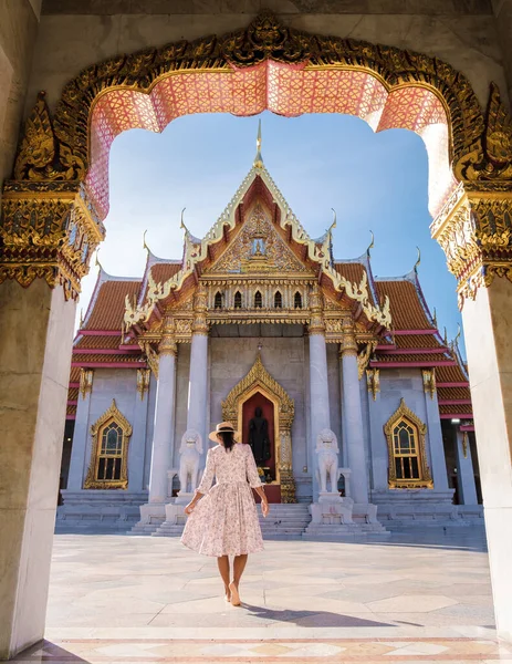 Wat Benchamabophit Temple Bangkok Thailand Marble Temple Bangkok Asian Woman — ストック写真