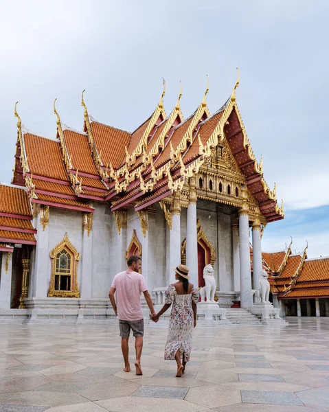 Wat Benchamabophit Temple Bangkok Thailand Marble Temple Bangkok Asian Woman — ストック写真
