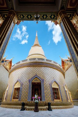 Bangkok Tayland 'daki Wat Ratchabophit tapınağı, Bangkok' ta altın bir tapınağı olan güzel bir tapınak. Güneşli bir günde Güzel Budist tapınağı