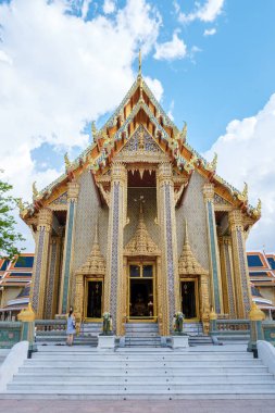 Bangkok Tayland 'daki Wat Ratchabophit tapınağı, Bangkok' ta altın bir tapınağı olan güzel bir tapınak. Güneşli bir günde Güzel Budist tapınağı