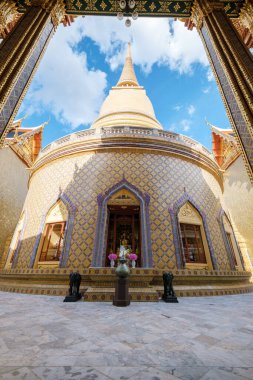Bangkok Tayland 'daki Wat Ratchabophit tapınağı, Bangkok' ta altın bir tapınağı olan güzel bir tapınak. Güneşli bir günde Güzel Budist tapınağı
