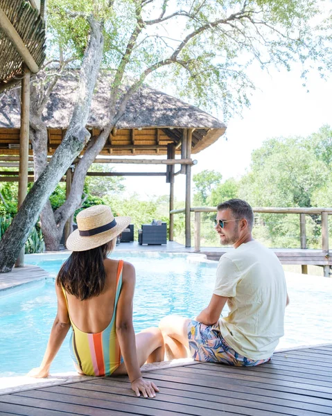 Couple Men Women Safari South Africa Relaxing Pool Luxury Safari —  Fotos de Stock