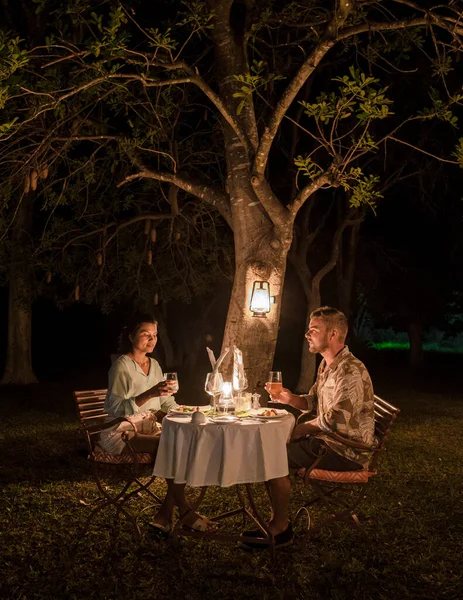 Couple Safari South Africa Asian Women European Men Having Bush — Fotografia de Stock