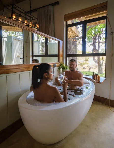 Men Women Bath Tub Couple Safari South Africa Luxury Safari — Φωτογραφία Αρχείου