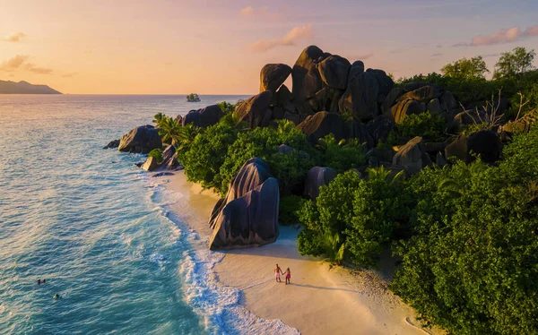 Anse Source Dargent Digue Seychelles Young Couple Caucasian Men Asian — Stockfoto