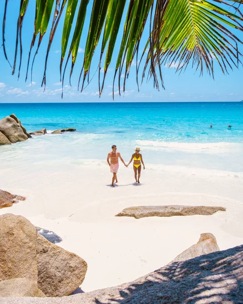 Anse Lazio Praslin Seychelles Young Couple Men Women Tropical Beach — Foto Stock