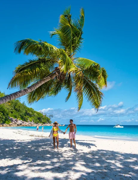 Anse Georgette Praslin Seychelles Young Couple Men Women Tropical Beach — ストック写真