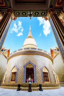 Bangkok Tayland 'daki Wat Ratchabophit tapınağı, Bangkok' ta altın bir tapınağı olan güzel bir tapınak. Güneşli bir günde Güzel Budist tapınağı