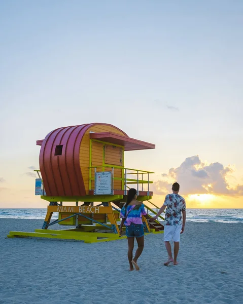 Miami Beach Couple Beach Miami Florida Lifeguard Hut Miami Asian — Stock Fotó