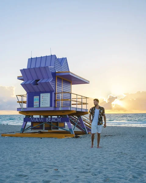 Miami Beach Young Men Beach America Lifeguard Hut Miami Beach — Stock Fotó