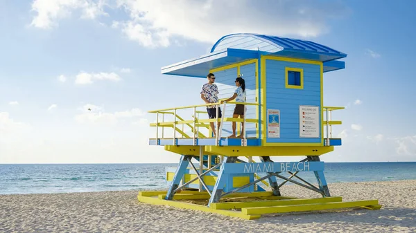 Miami Beach Couple Beach Miami Florida Lifeguard Hut Miami Asian — Stock Fotó