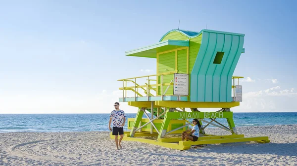 Miami Beach Couple Beach Miami Florida Lifeguard Hut Miami Asian — Stock Fotó