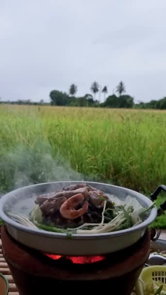 Grilling Thai Pork Barbecue Pan Hut View Rice Fields Cooking — Vídeos de Stock